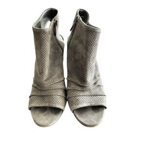 Vince Camuto Womens 7M Perforated Peep Toe Gray Suede Block Heel Ankle Booties